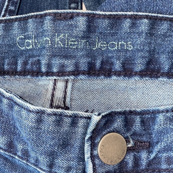 CALVIN KLEIN JEANS Men's Relaxed Straight-Fit Jeans - Picture 10 of 13